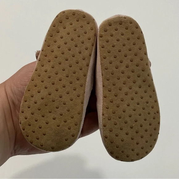 Old Navy strappy blush pink ballet flats size 18-24M, faux suede, soft bottoms - Picture 5 of 5